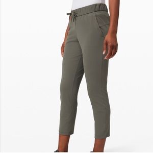 SOLD NWT Lululemon On The Fly 7/8 Pant, Grey Sage